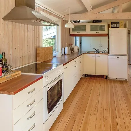 Three-bedroom Holiday In * Højby